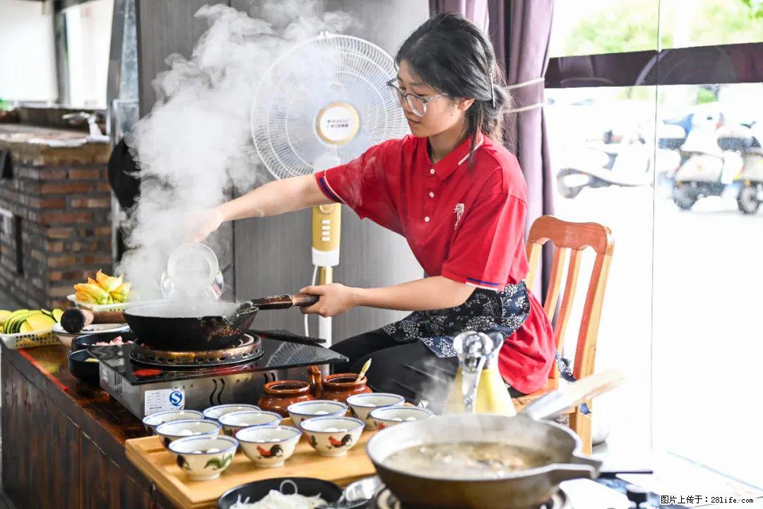 全网追的“扁担女孩”，找了一份暑假工，时薪12元 - 宜春生活资讯 - 宜春28生活网 yichun.28life.net